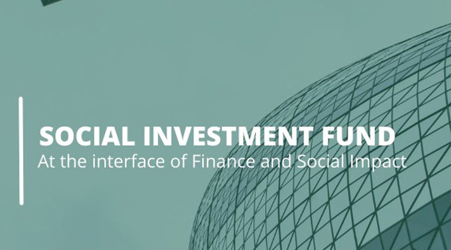 در دنیای امروز که چالشهای اجتماعی، زیستمحیطی و اقتصادی پیچیدهتر از گذشته شدهاند، تأمین مالی پایدار به یکی از کلیدهای اصلی حل مشکلات جوامع تبدیل شده است. صندوق سرمایهگذاری اجتماعی (Social Investment Fund) یکی از مهمترین ابزارهای نوین در این حوزه است که با هدف ترکیب بازدهی اقتصادی و اثر اجتماعی ایجاد میشود.